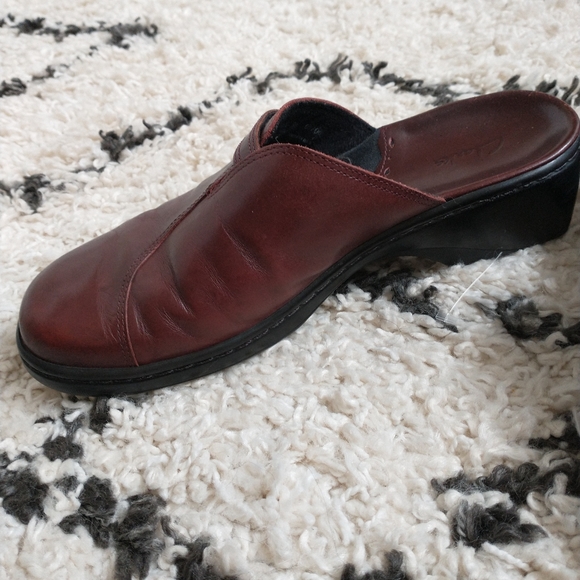 Clarks Leather Slip On 9 - Picture 2 of 7